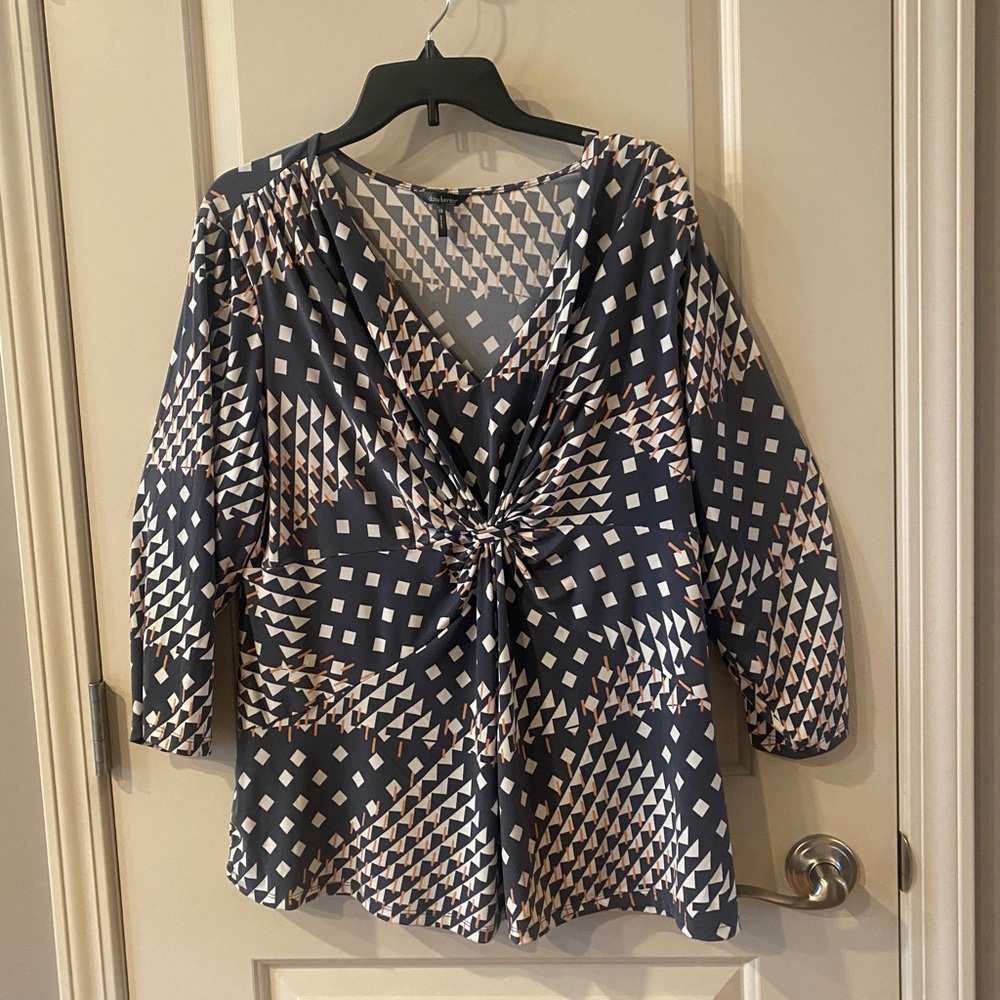 Daisy Fuentes top with 3/4 sleeves‎